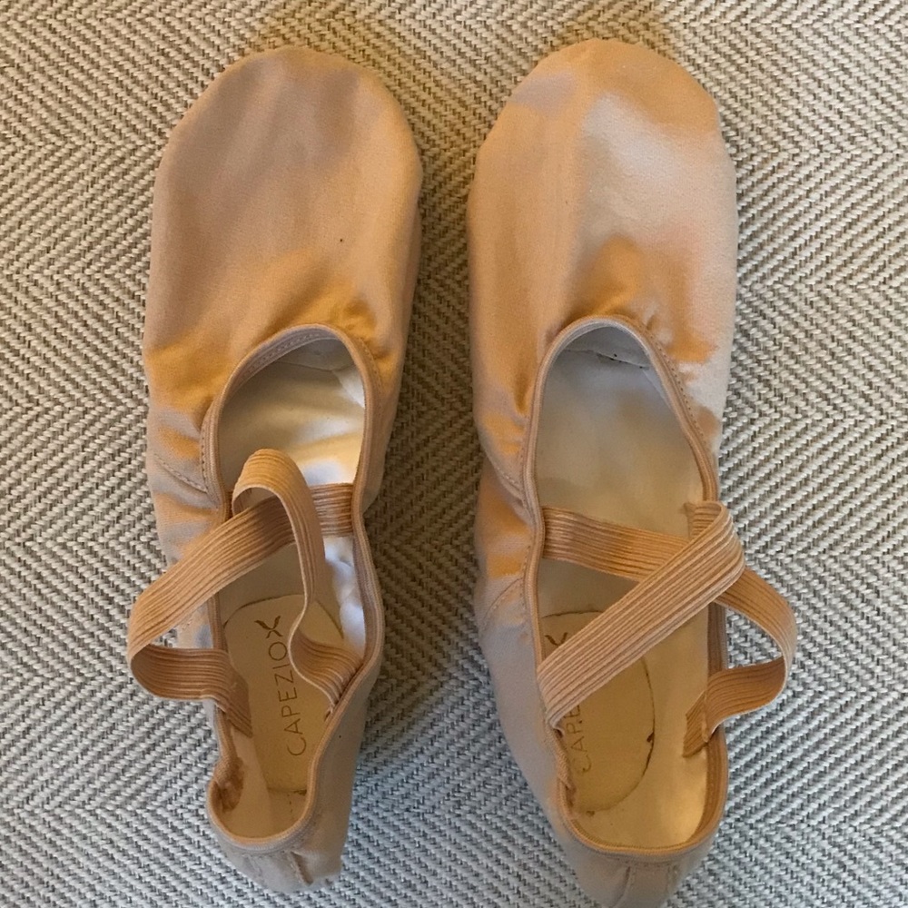 Capezio Hanami Nude 2037W Dance/Ballet Shoe! Worn 2x on Stage. Fits an Adult 10.